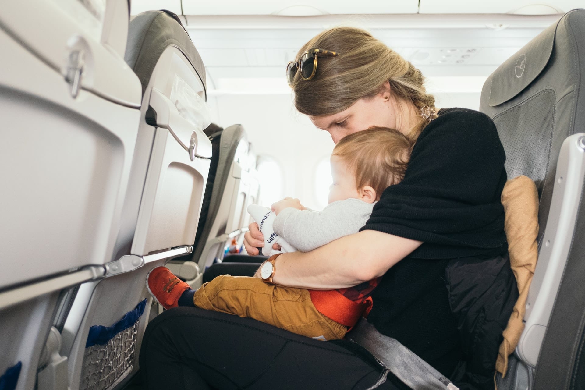 Is it sure to fly with your baby on your lap? Parents and experts weigh