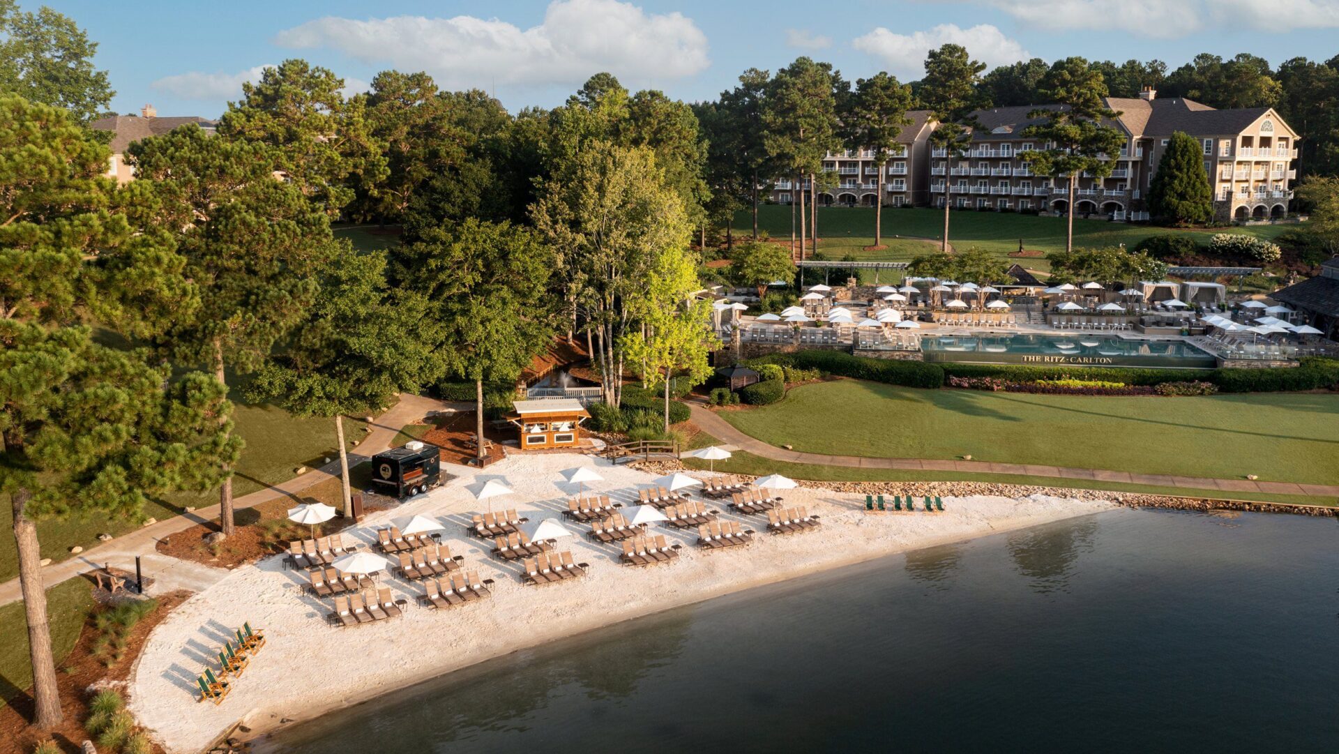 17 best lake resorts and hotels in the U.S. for families