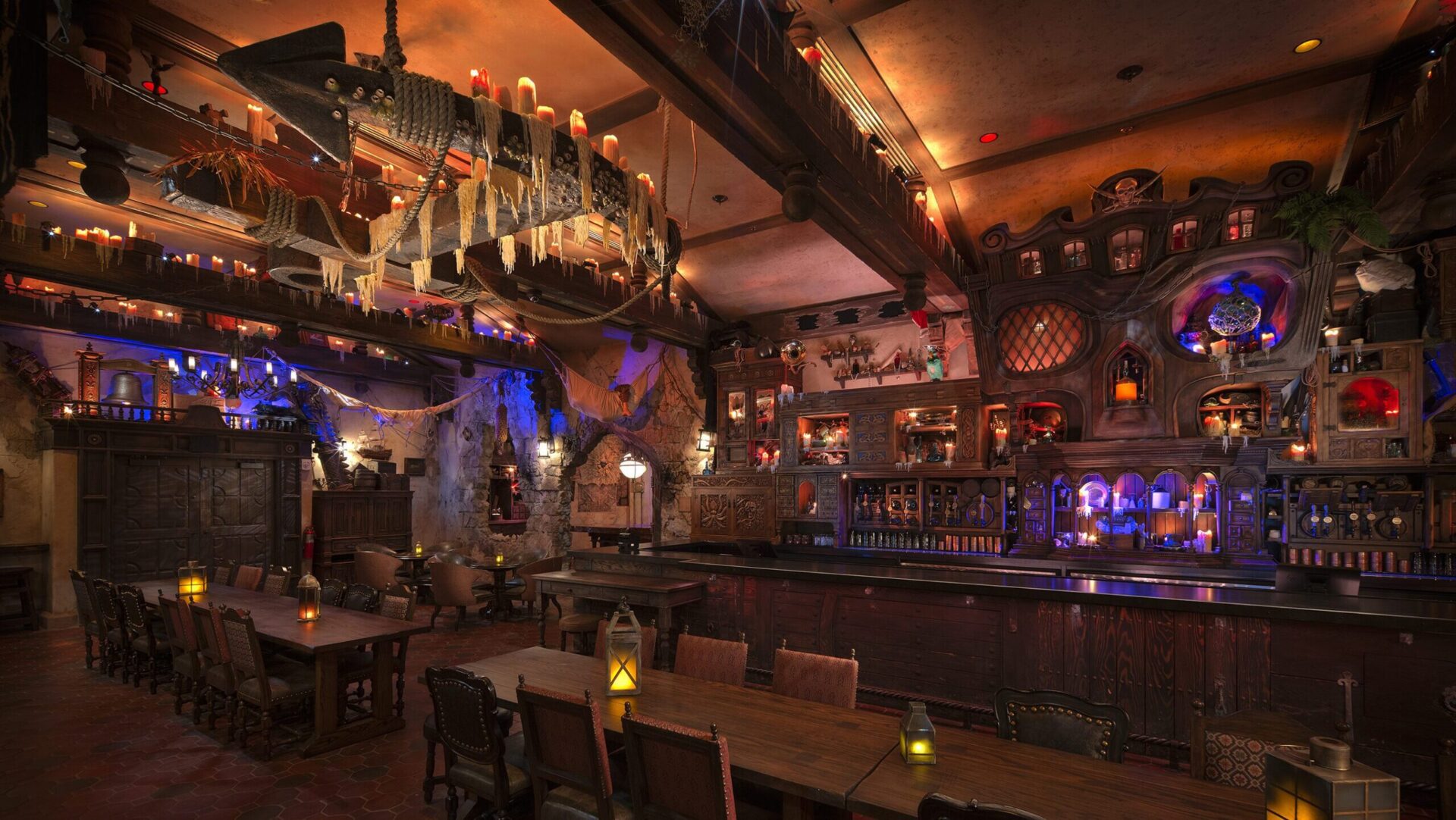 Avast ye! La taverne Beak and Barrel apporte plus de traditions pirates à Magic Kingdom