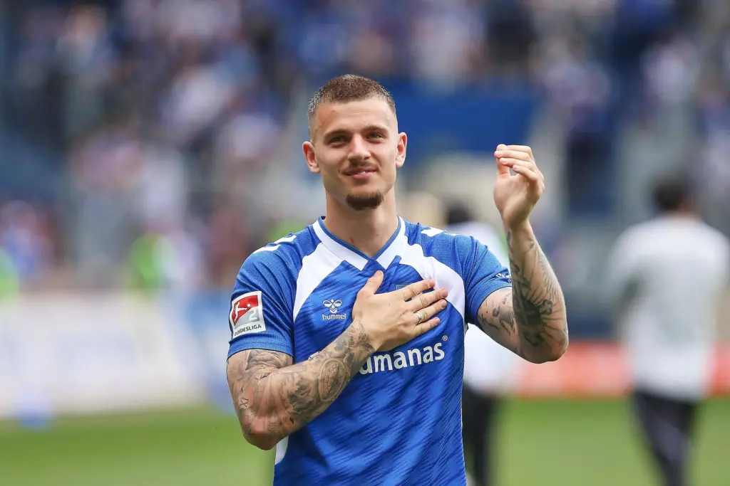 Full-Back Polandia yang Berubah Menjadi Mesin Pencetak Gol 2. Bundesliga